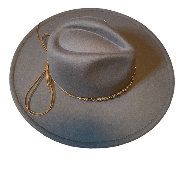 NWT gray wide brimmed hat with accent - Picture 3 of 5